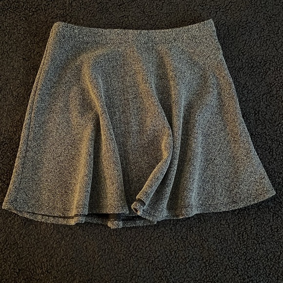 Abercrombie & Fitch | High-Rise Skater Skirt - Picture 2 of 5